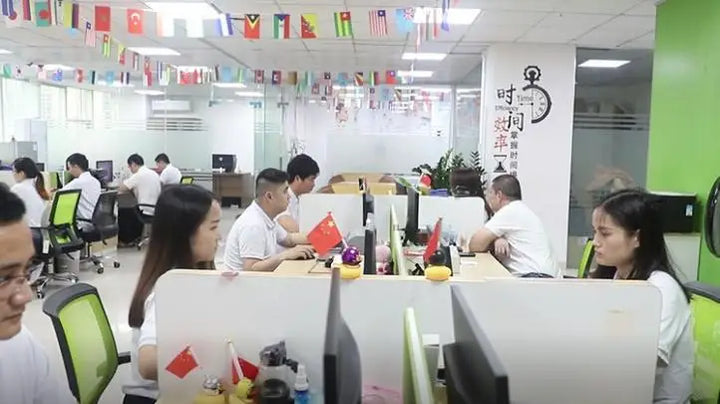 USB Rechargeable Dual-Blade Mini Electric Shaver for Men — Pocket Size Travel Razor